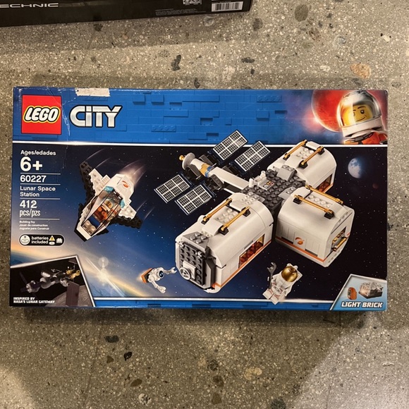 60349 Lunar Space Station - LEGO City - Pickup Only   City Lunar Space Station